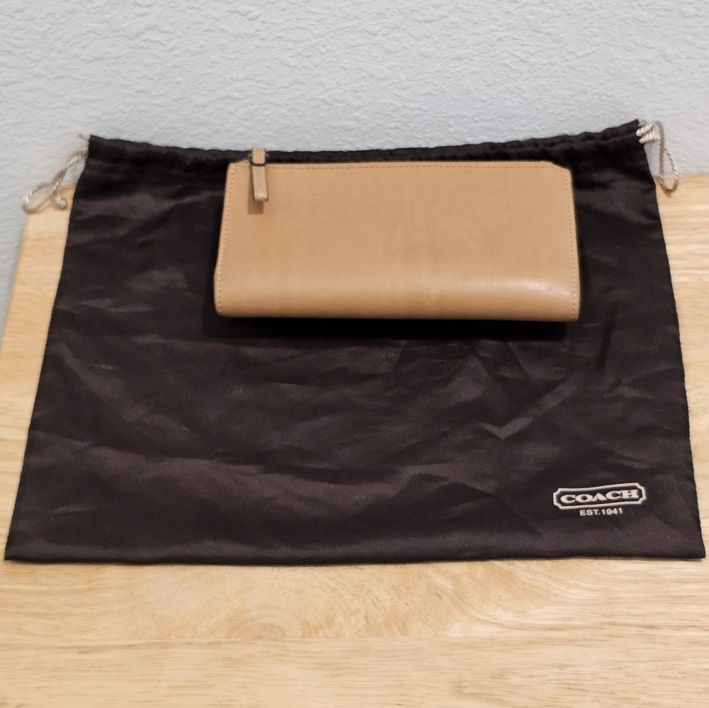 Coach Tri-fold Checkbook Wallet, Coach Dust Bag, GUC, Size Large - Picture 12 of 12